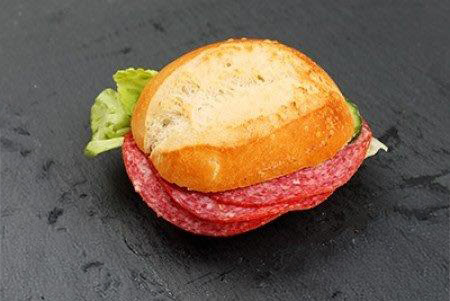 knuspriges Weizenbrötchen